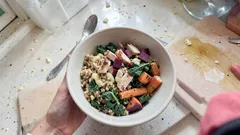 Bowl z kurczakiem i sosem tahini – prosty, sycący obiad w misce