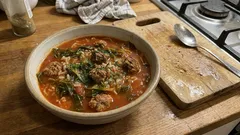 Zupa gołąbkowa bez zawijania: gęsta, pomidorowa i sycąca na rodzinny obiad