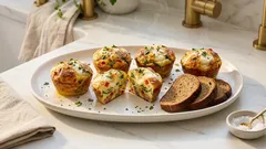 Muffiny jajeczne ze szpinakiem i szynką – szybkie śniadanie z piekarnika