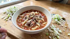 Zupa gołąbkowa z mięsem i ryżem — smak gołąbków w jednym garnku