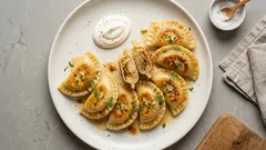 Pierogi bez glutenu: elastyczne ciasto, które łatwo się wałkuje i nie pęka