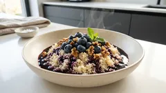 Kuskus na słodko z borówkami w 10 minut – szybkie, wysokobiałkowe śniadanie