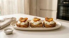 Grzanki z burratą i grillowaną brzoskwinią – szybki przepis jak z kawiarni