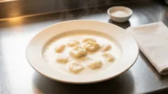 Zupa mleczna z kluskami jak u babci – prosta, delikatna i gotowa w kilkanaście minut