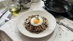 Ryż basmati z pieczarkami w sosie sojowym i jajkiem sadzonym – szybki obiad